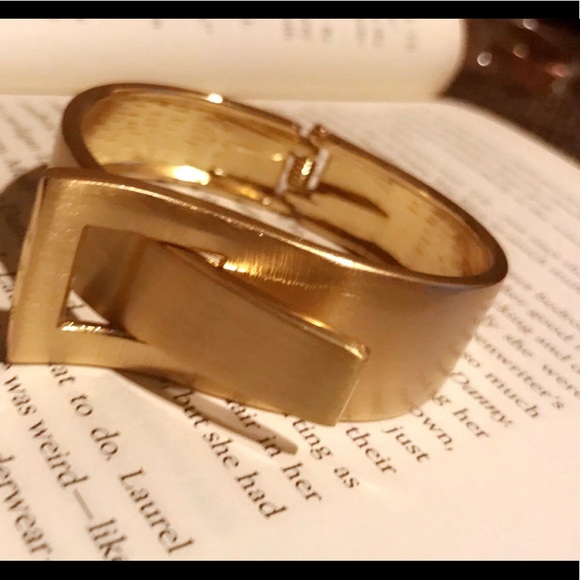 Fierce gold cuff - Picture 1 of 3